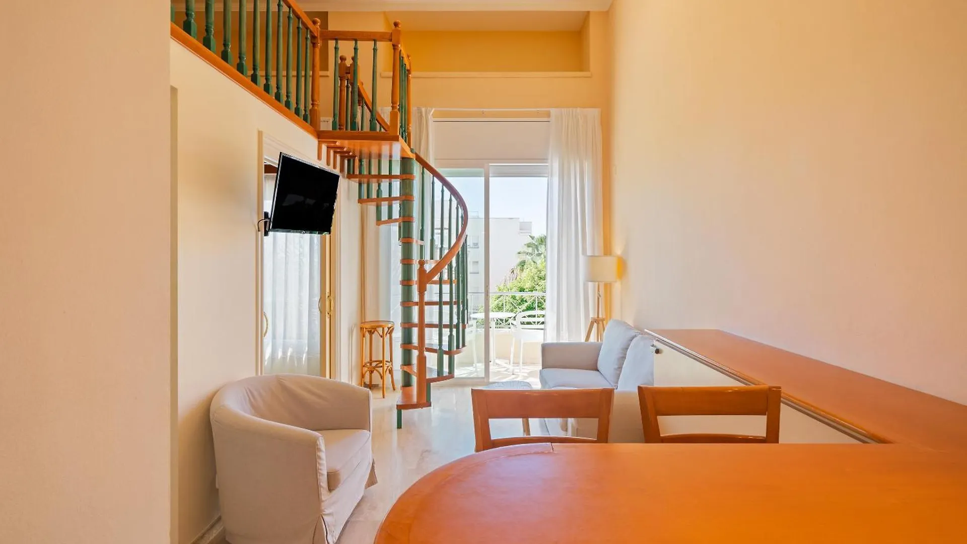 Marea Hotel Vilanova i la Geltrú 3*,